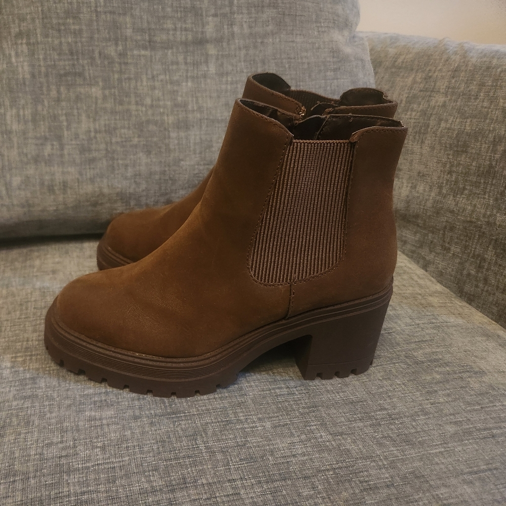 Dark Brown Chelsea Boot Size 8.5